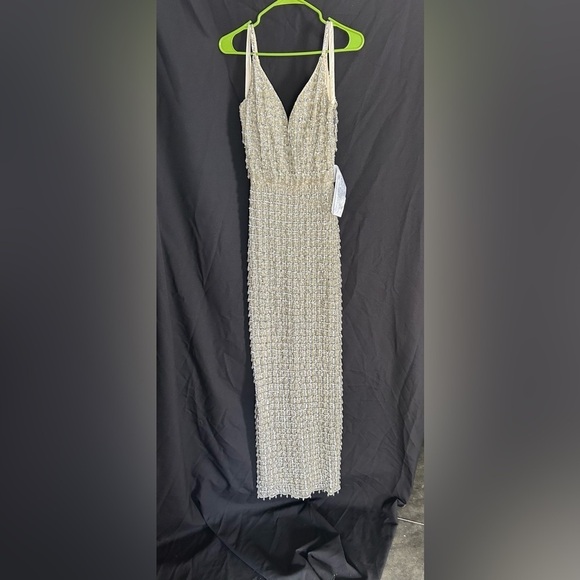 Mac Duggal 5394 NWOT Geometric Embellished Crystal Drop V-Neck Gown - Picture 7 of 10